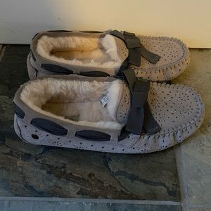 EUC Womens UGG slippers.